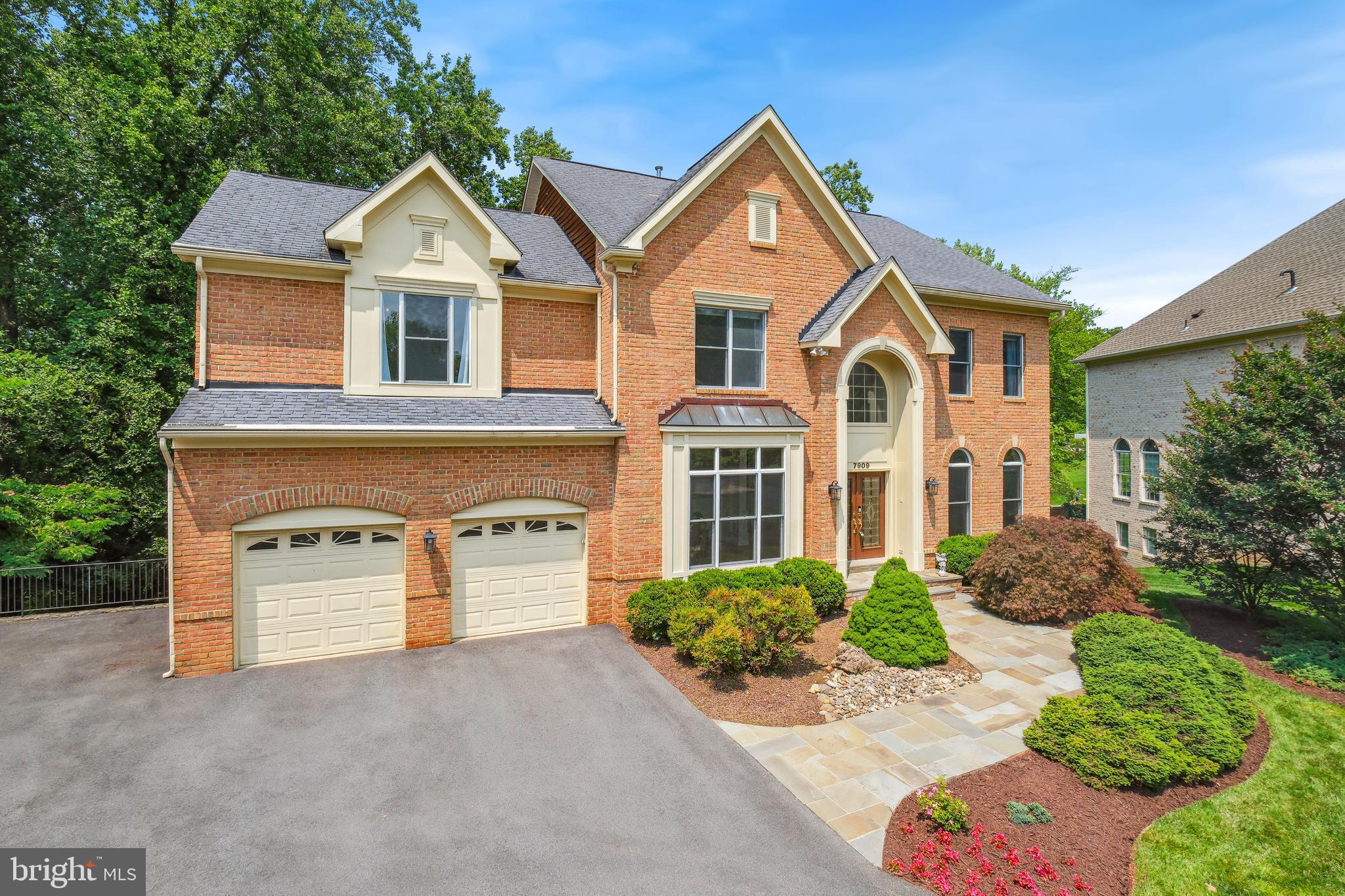 7909 Paloma Ct