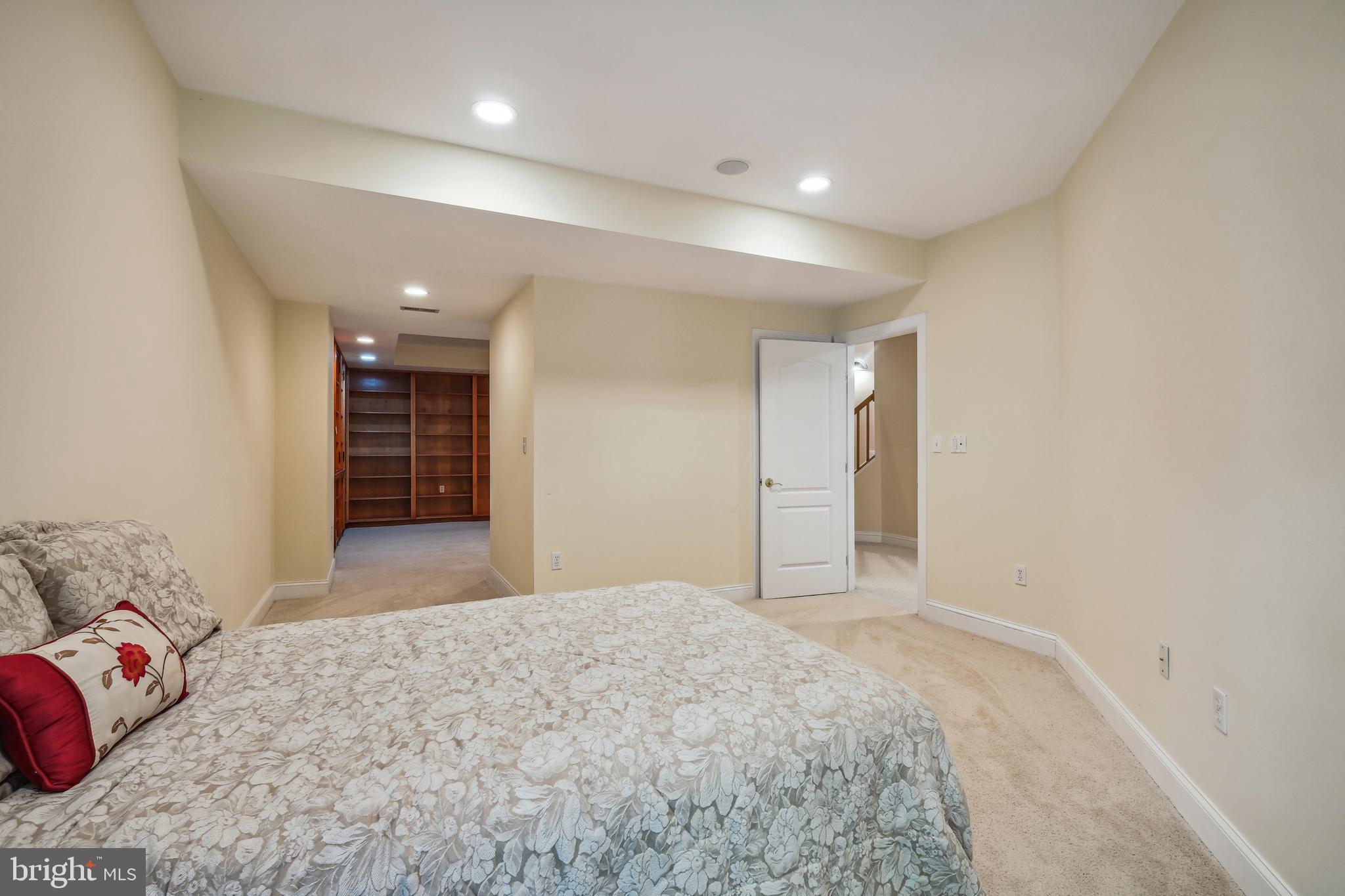 7909 Paloma Ct