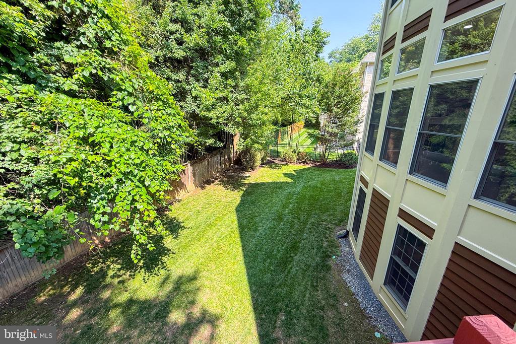 7909 Paloma Ct