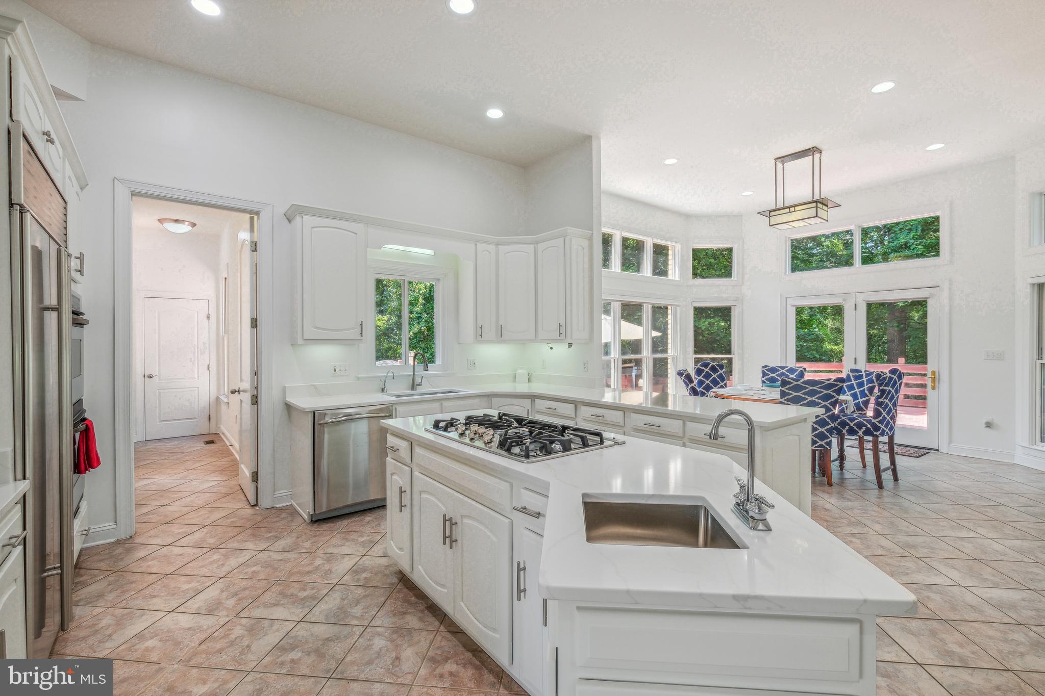 7909 Paloma Ct