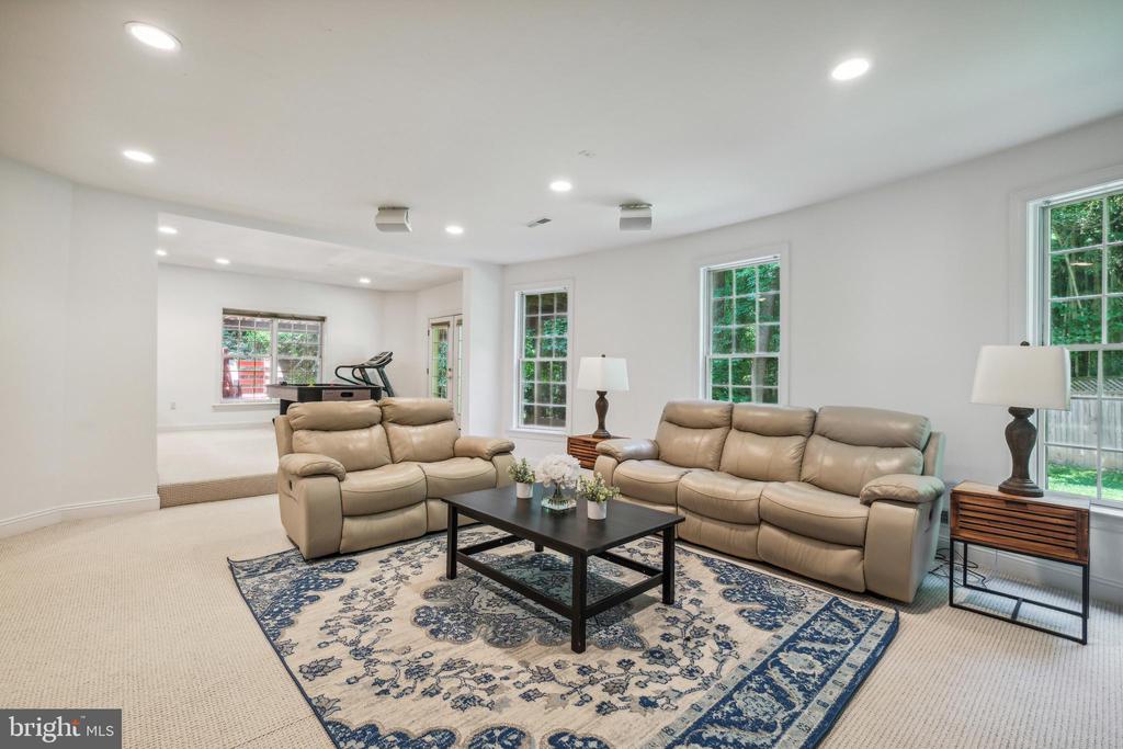 7909 Paloma Ct