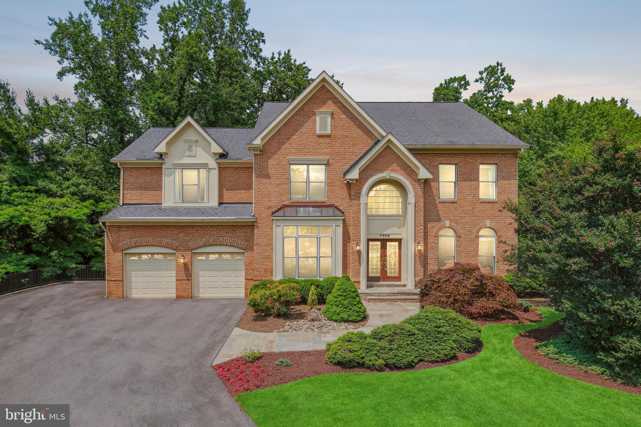 7909 Paloma Ct