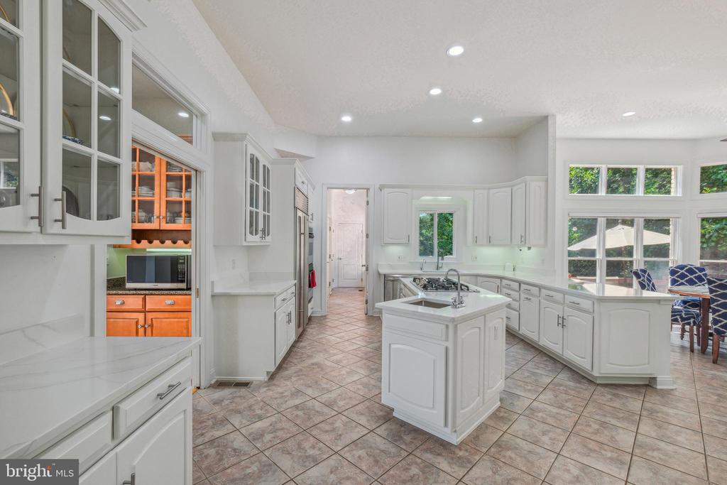 7909 Paloma Ct