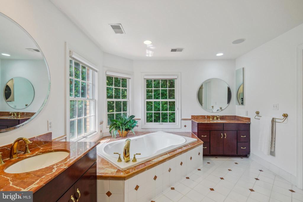 7909 Paloma Ct
