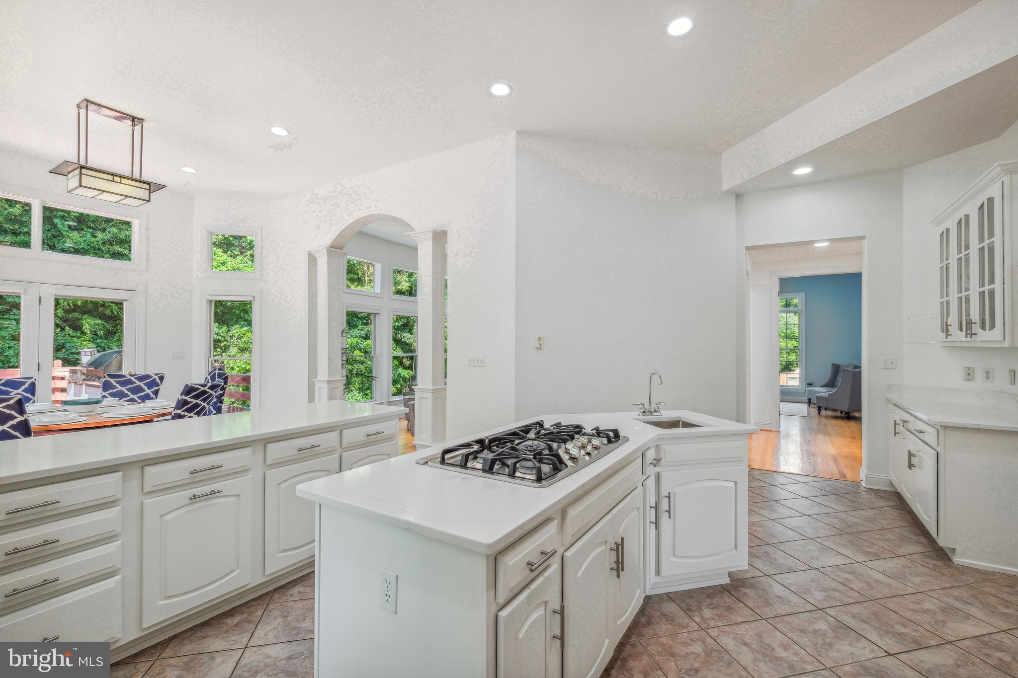 7909 Paloma Ct