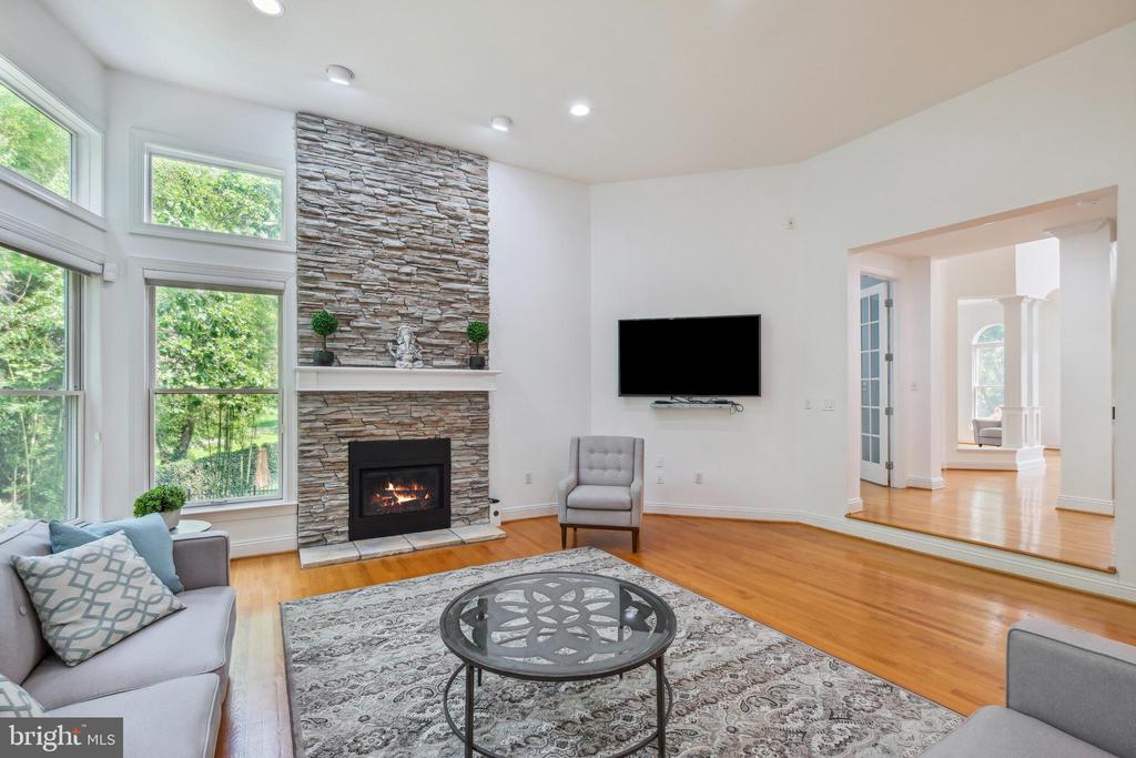 7909 Paloma Ct