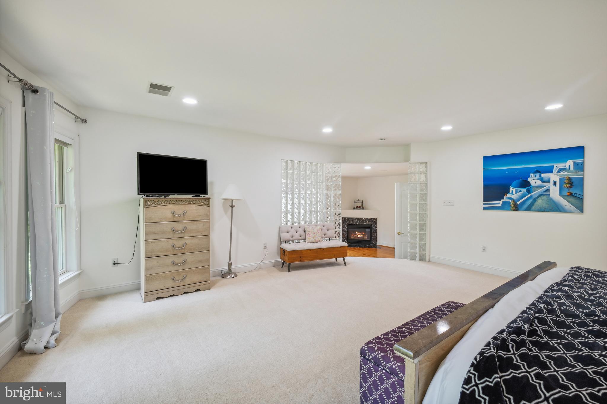 7909 Paloma Ct