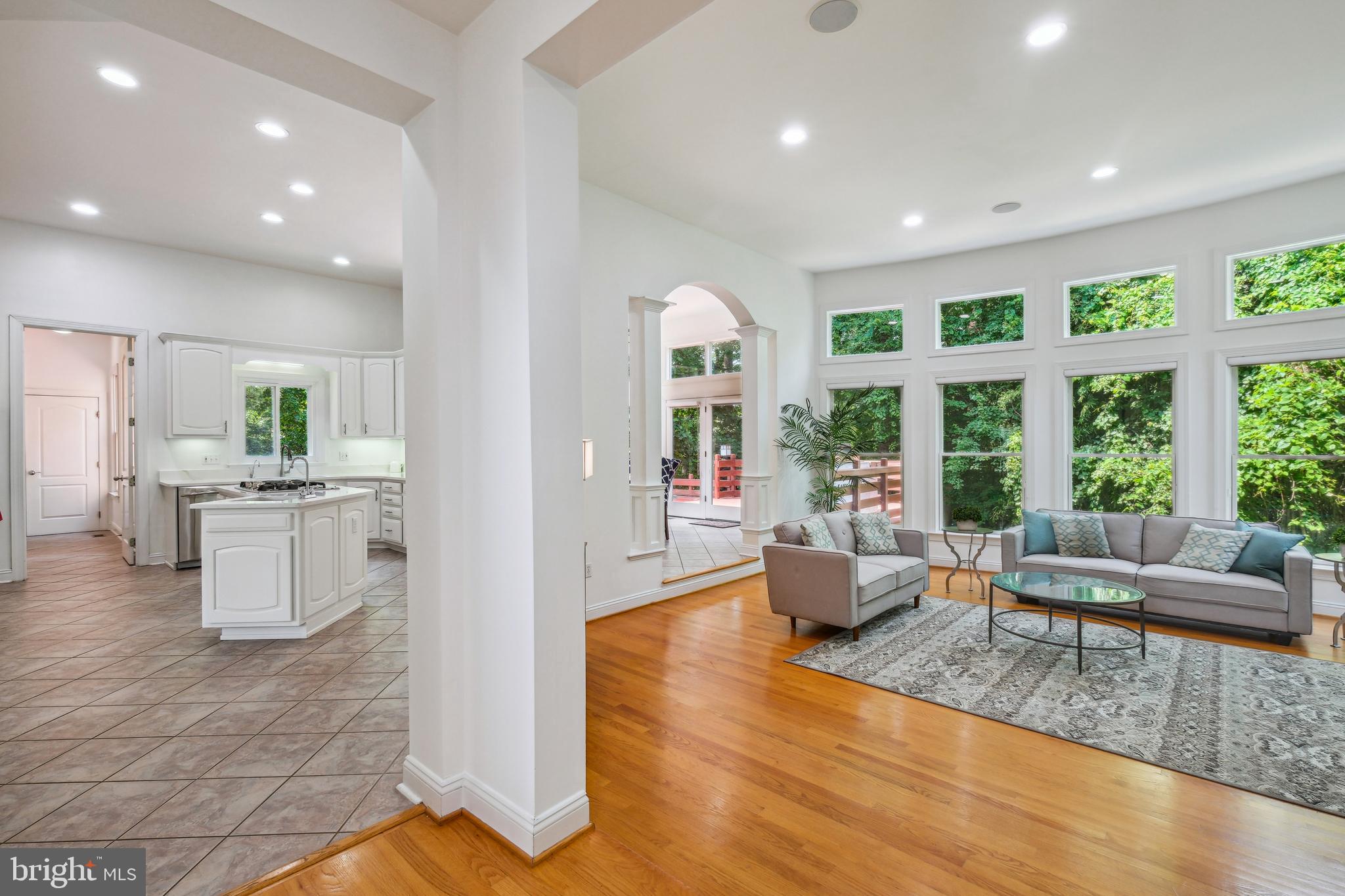 7909 Paloma Ct