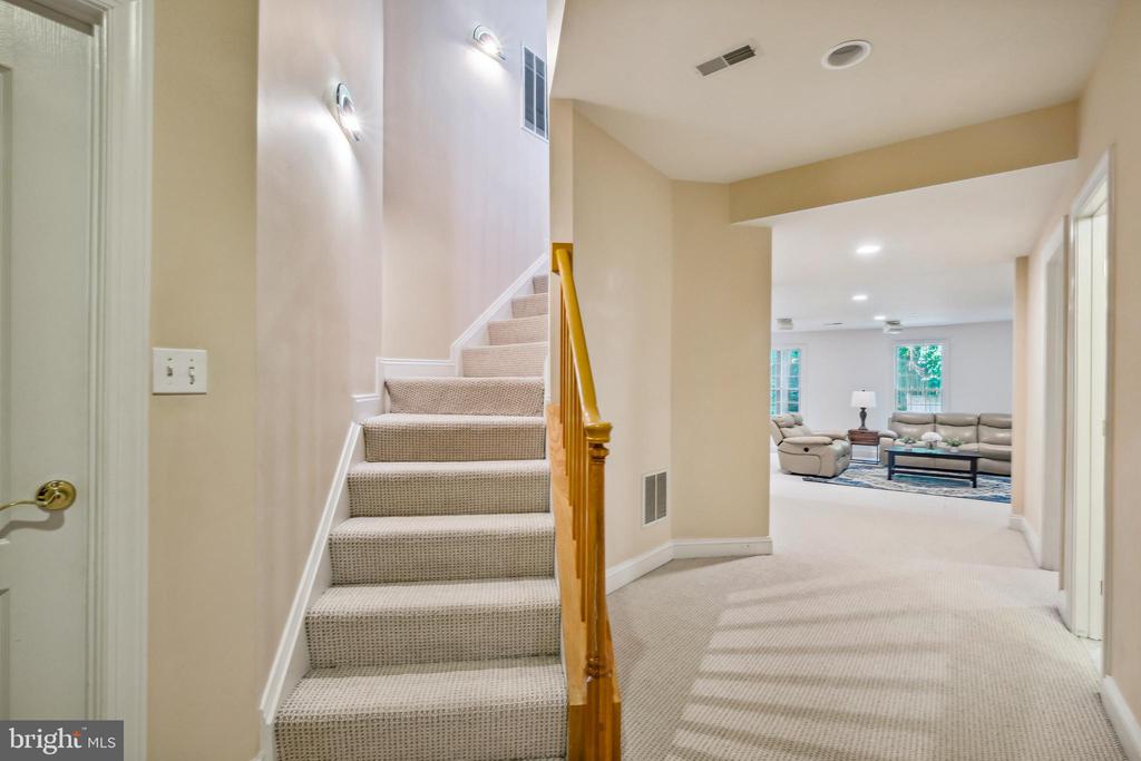 7909 Paloma Ct
