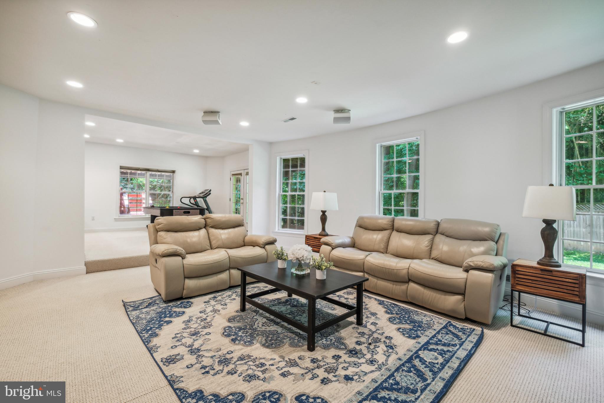 7909 Paloma Ct
