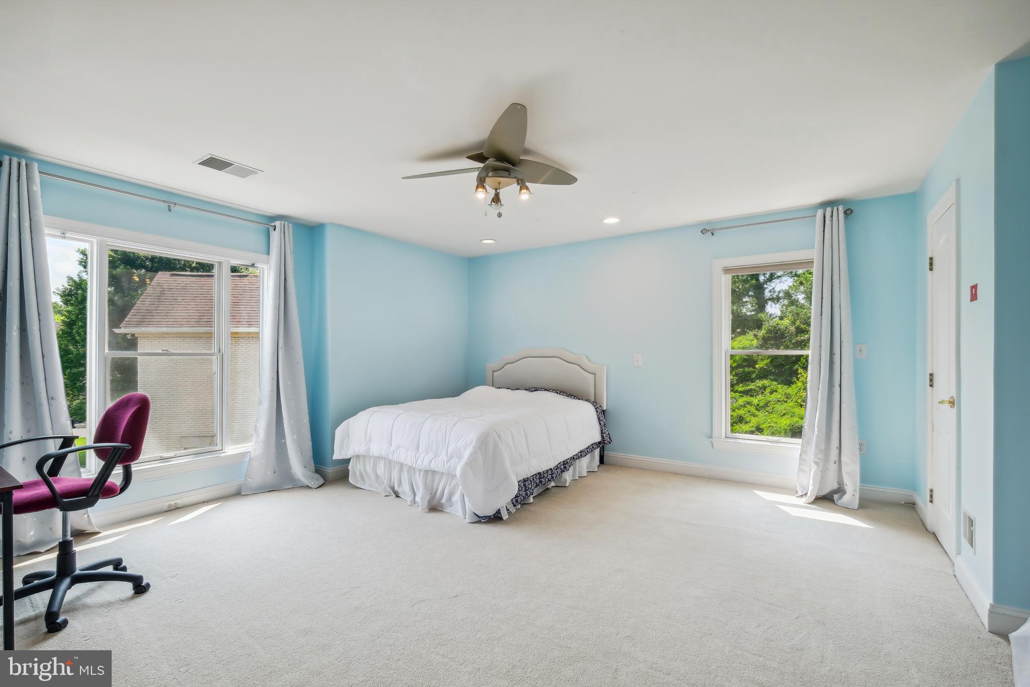 7909 Paloma Ct