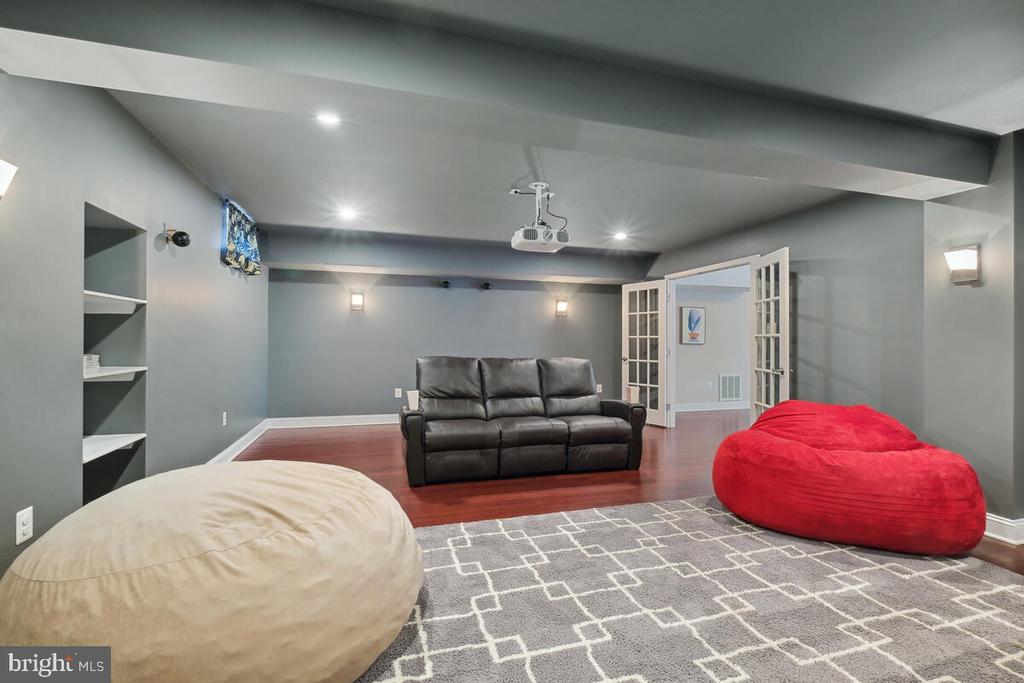 14309 Cervantes Ave