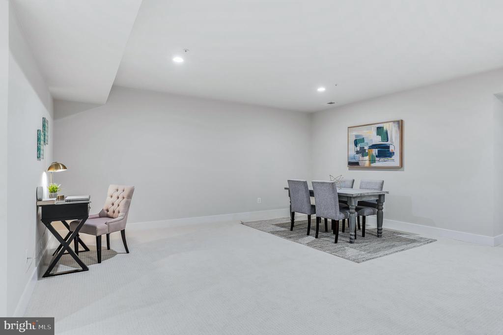 6908 GREYSWOOD ROAD
