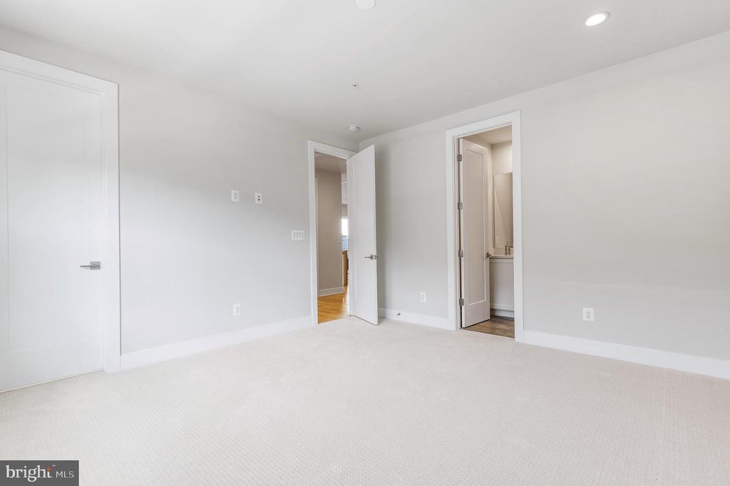 6908 GREYSWOOD ROAD