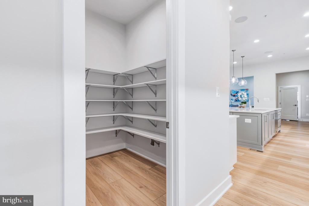 6908 GREYSWOOD ROAD