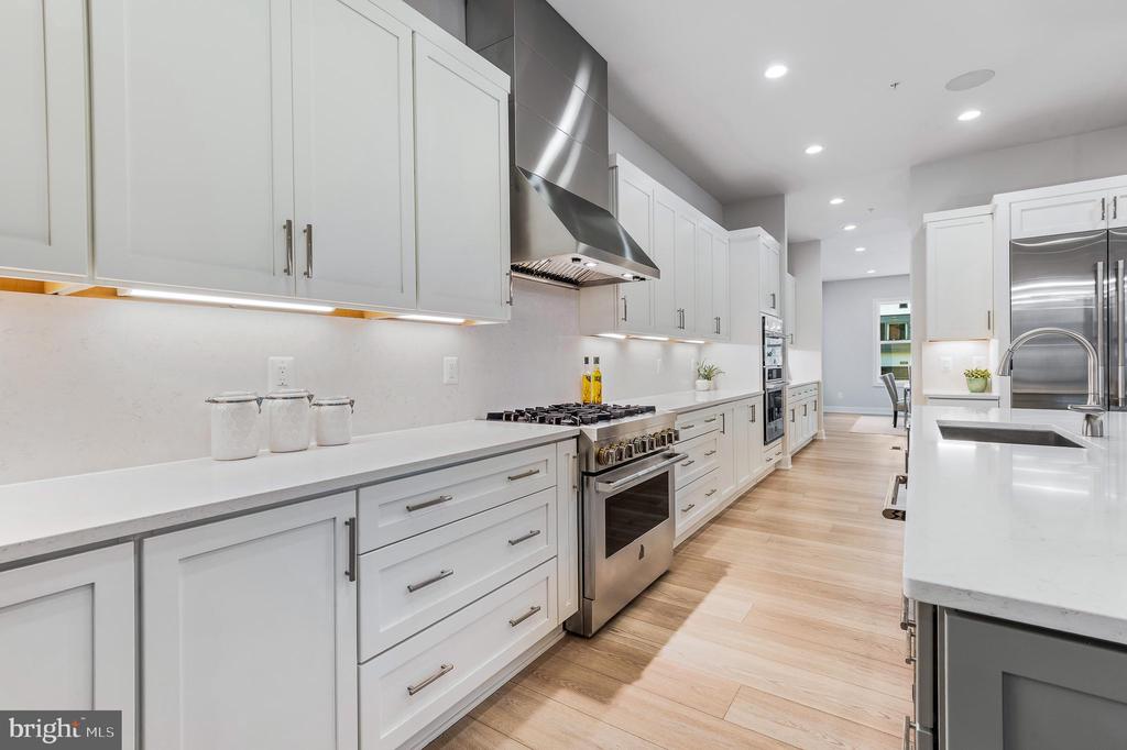 6908 GREYSWOOD ROAD