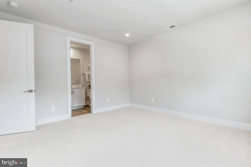 6908 GREYSWOOD ROAD