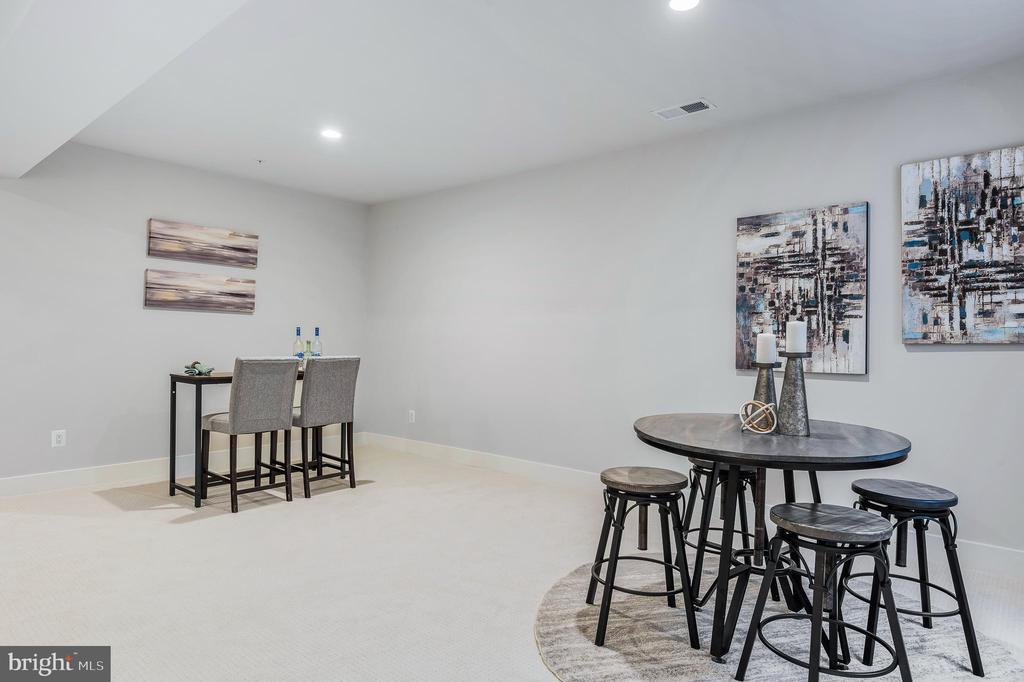 6908 GREYSWOOD ROAD
