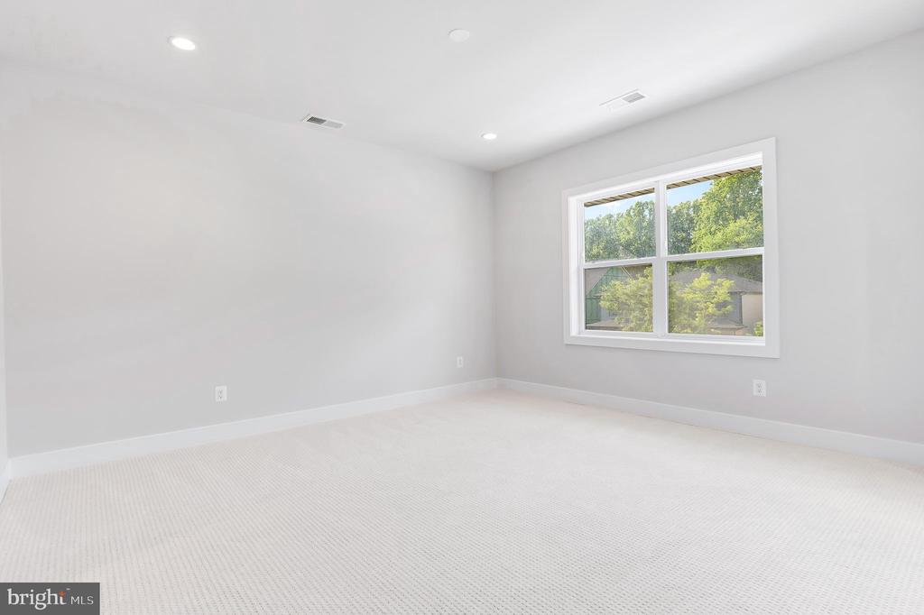 6908 GREYSWOOD ROAD