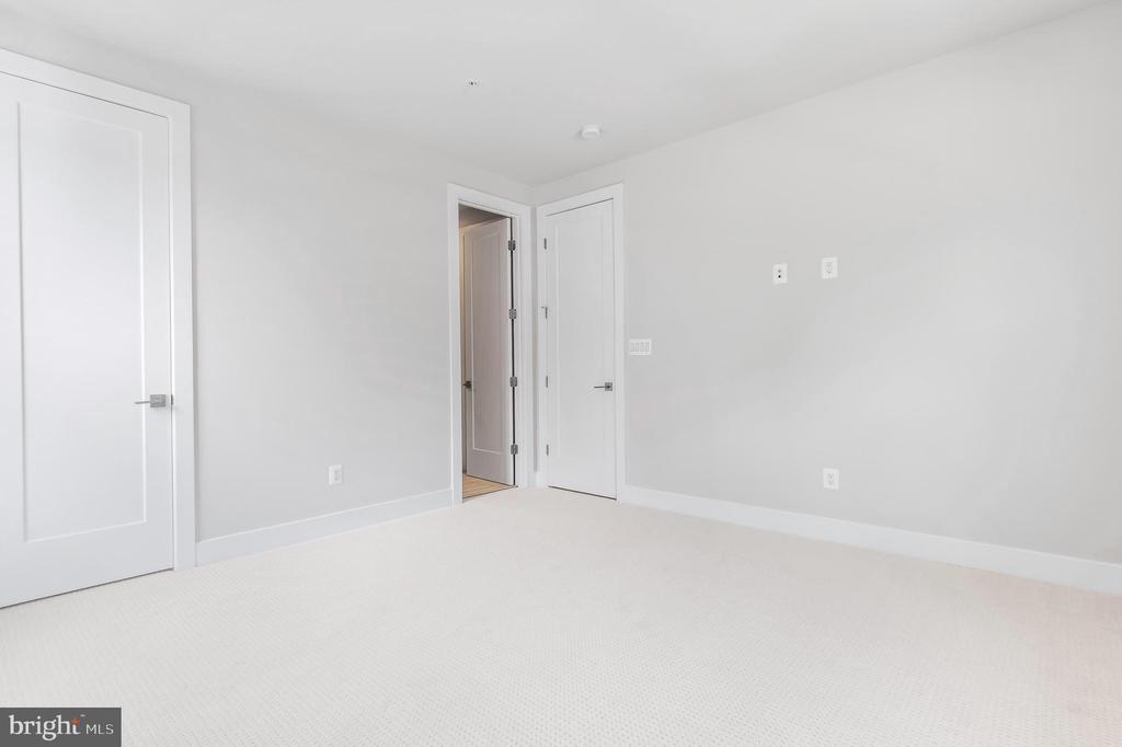 6908 GREYSWOOD ROAD