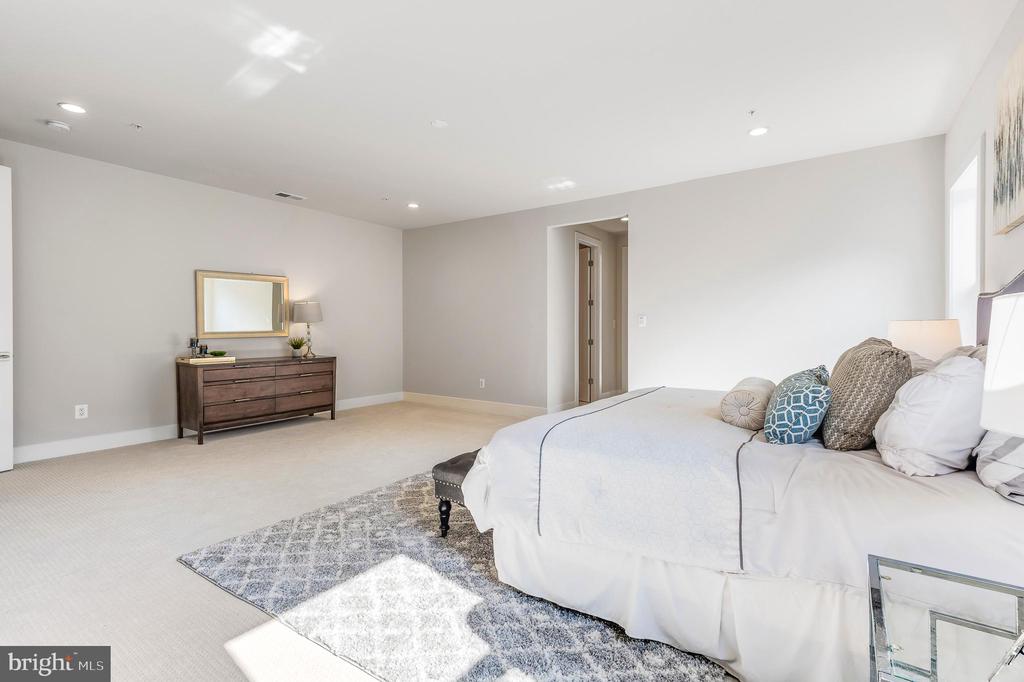 6908 GREYSWOOD ROAD