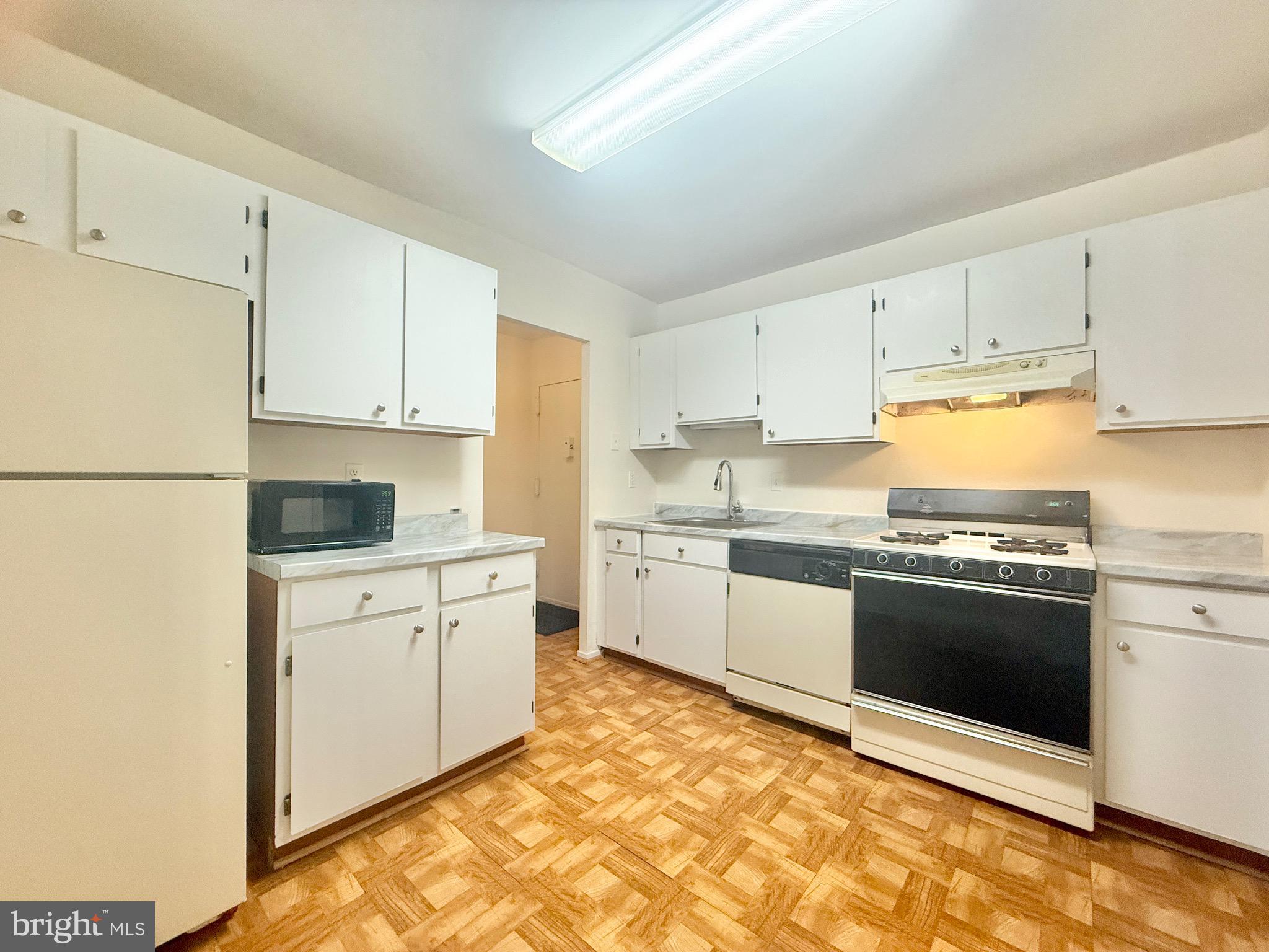 19319 Club House Rd #301