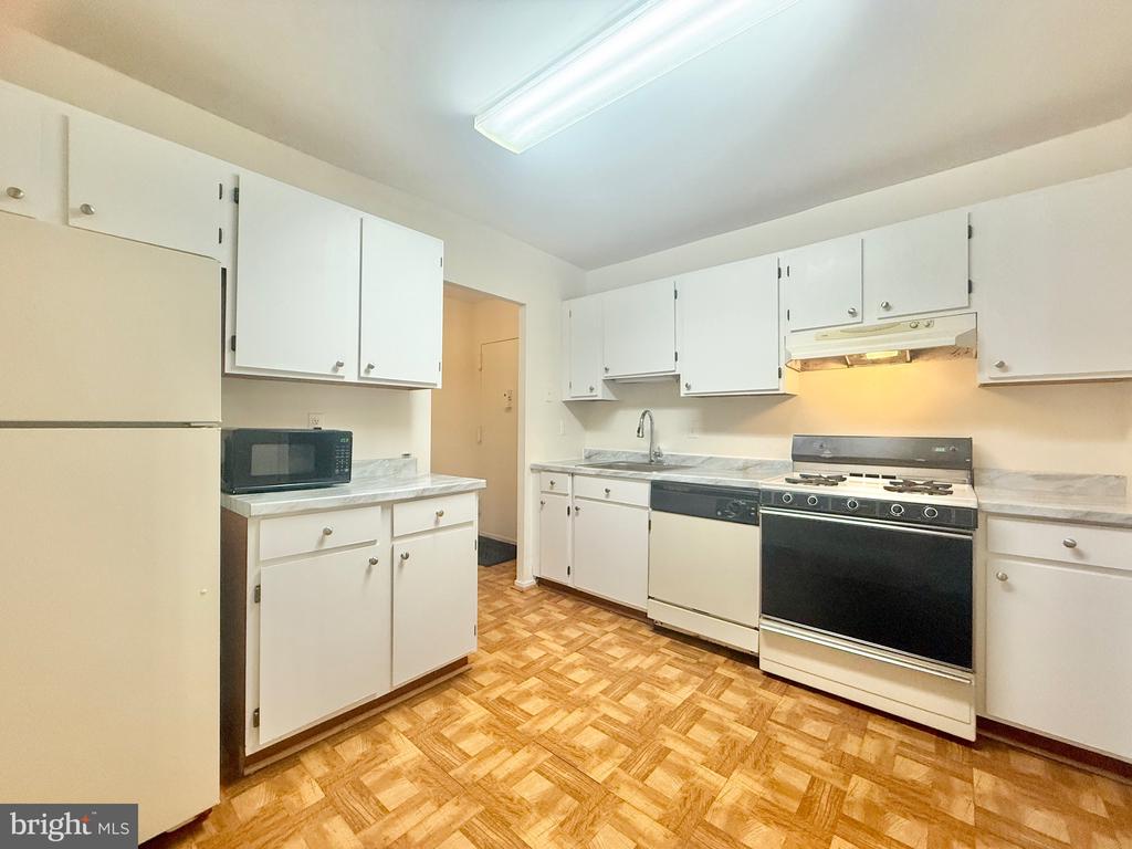 19319 Club House Rd #301