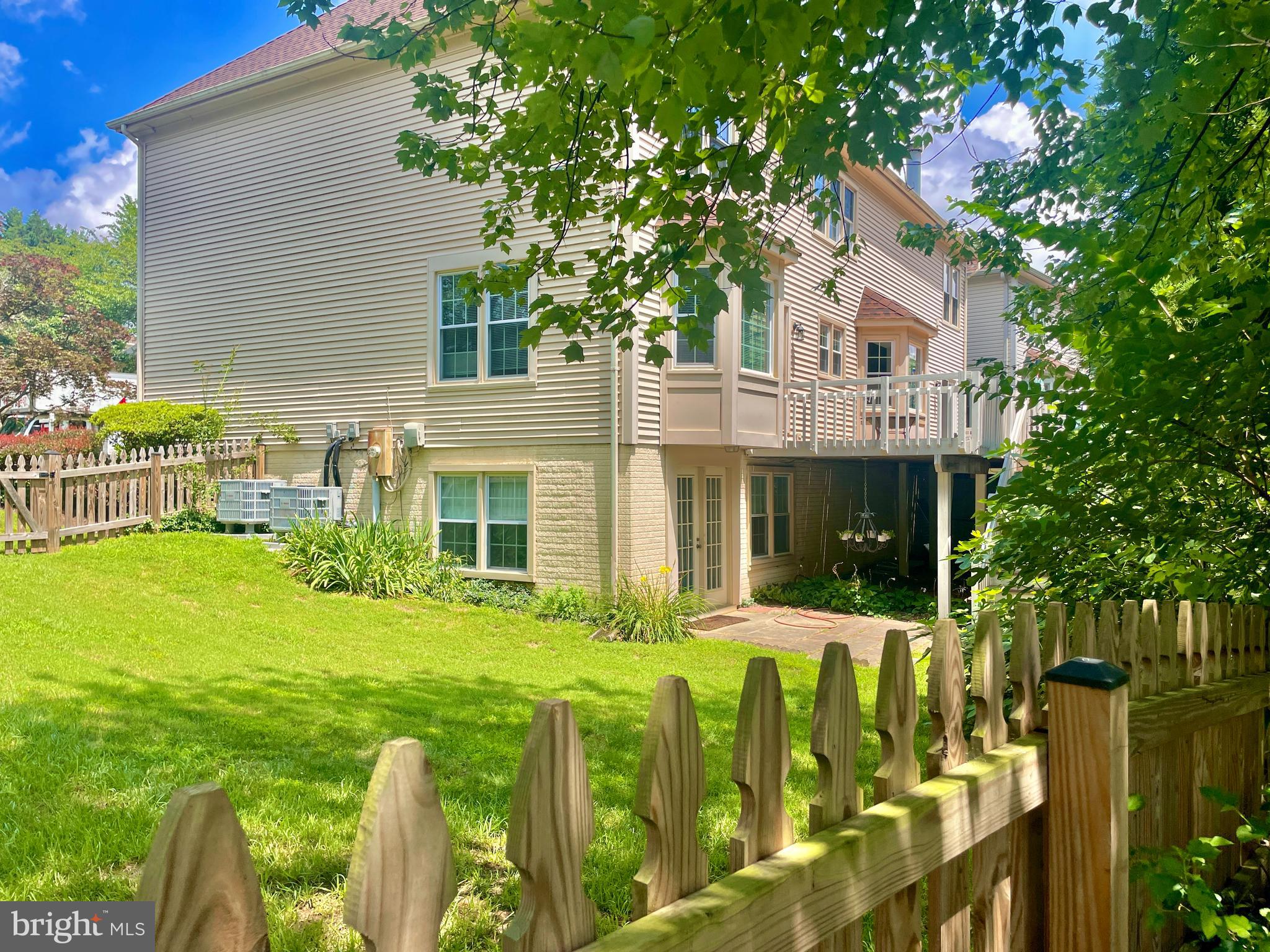 12 LEATHERLEAF COURT