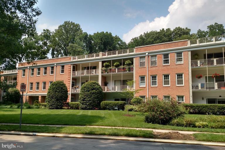 3535 CHEVY CHASE LAKE DR #210