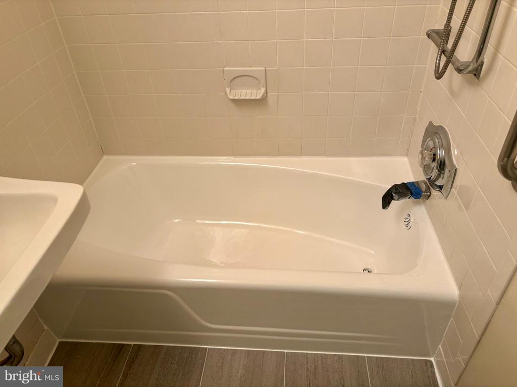 3535 CHEVY CHASE LAKE DR #210