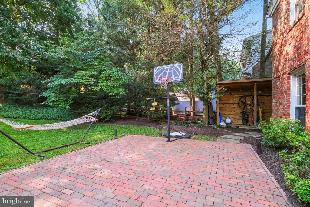 11715 Magruder Ln