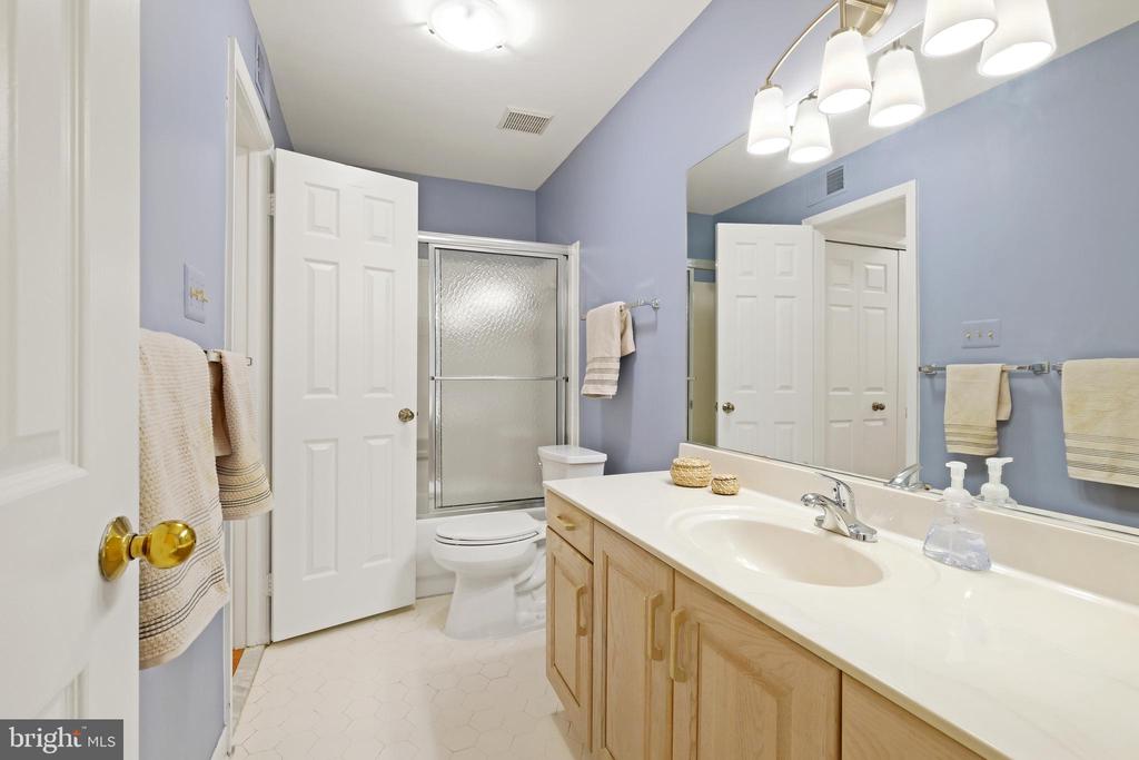 5 Luxberry Ct #2