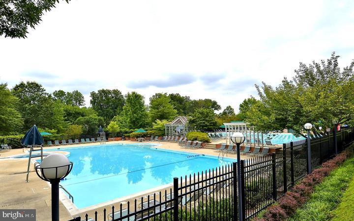 5 Luxberry Ct #2