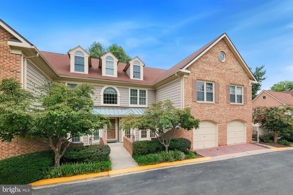 5 Luxberry Ct #2