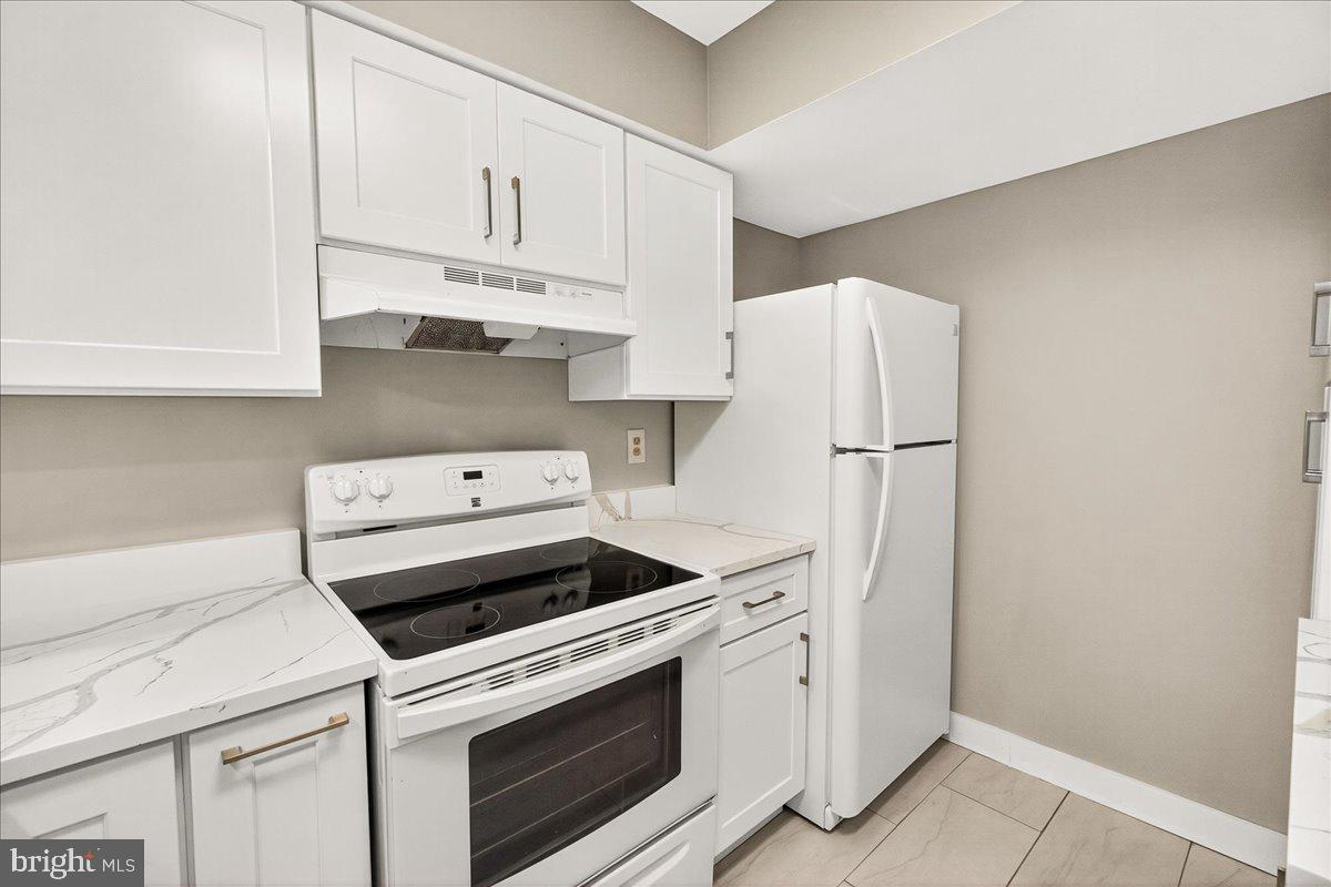 9865 LAKE SHORE DRIVE