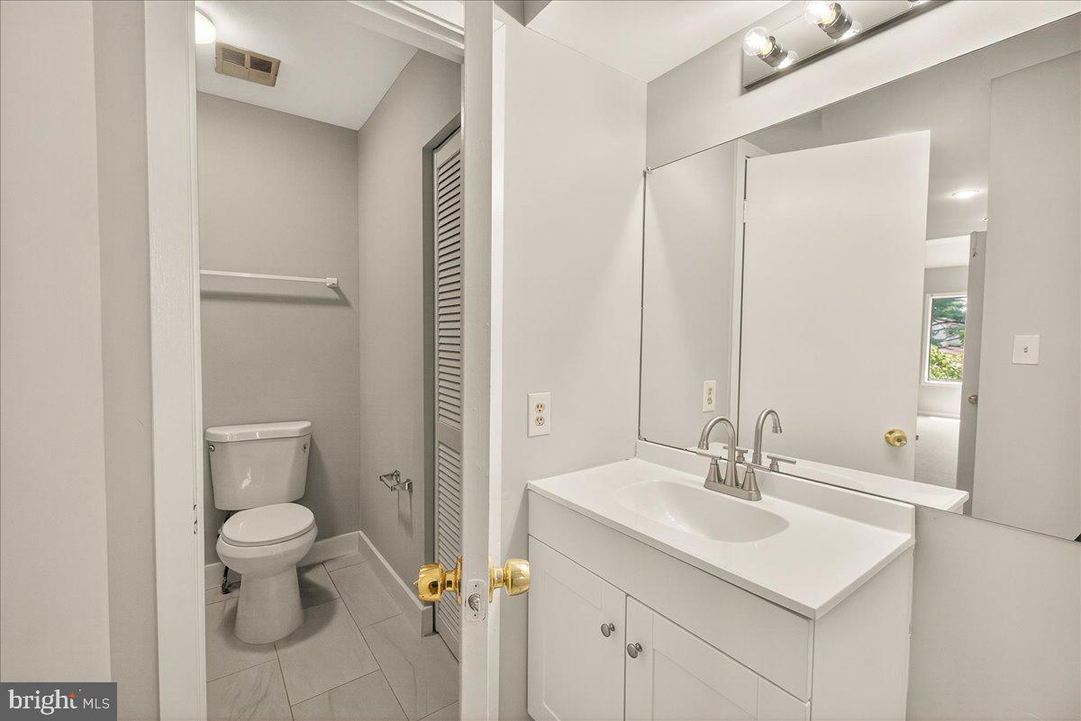 9865 LAKE SHORE DRIVE