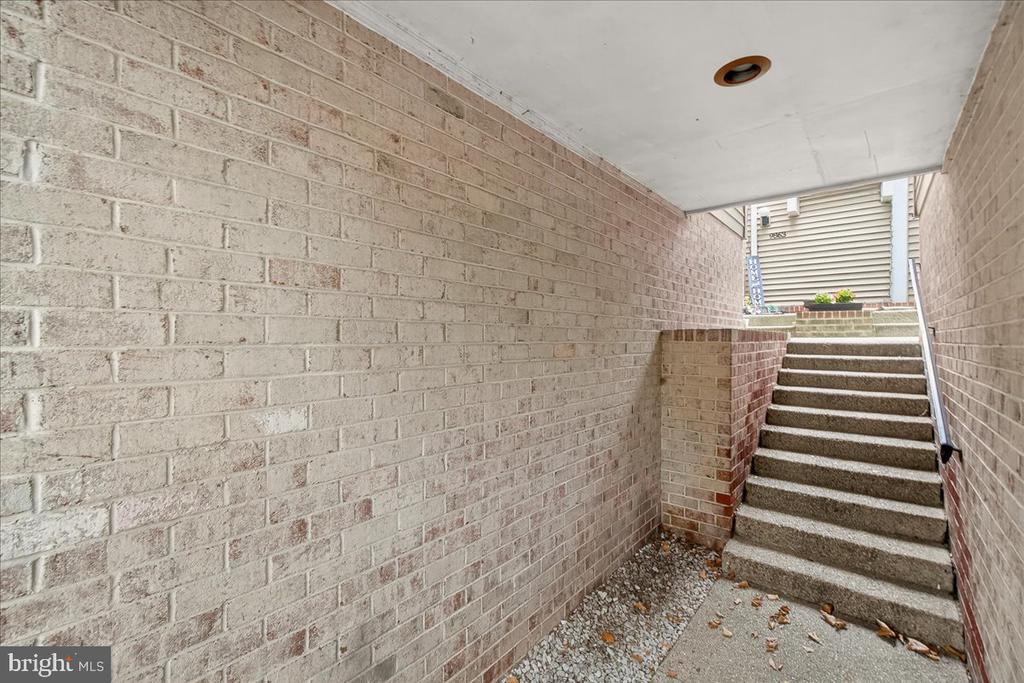 9865 LAKE SHORE DRIVE