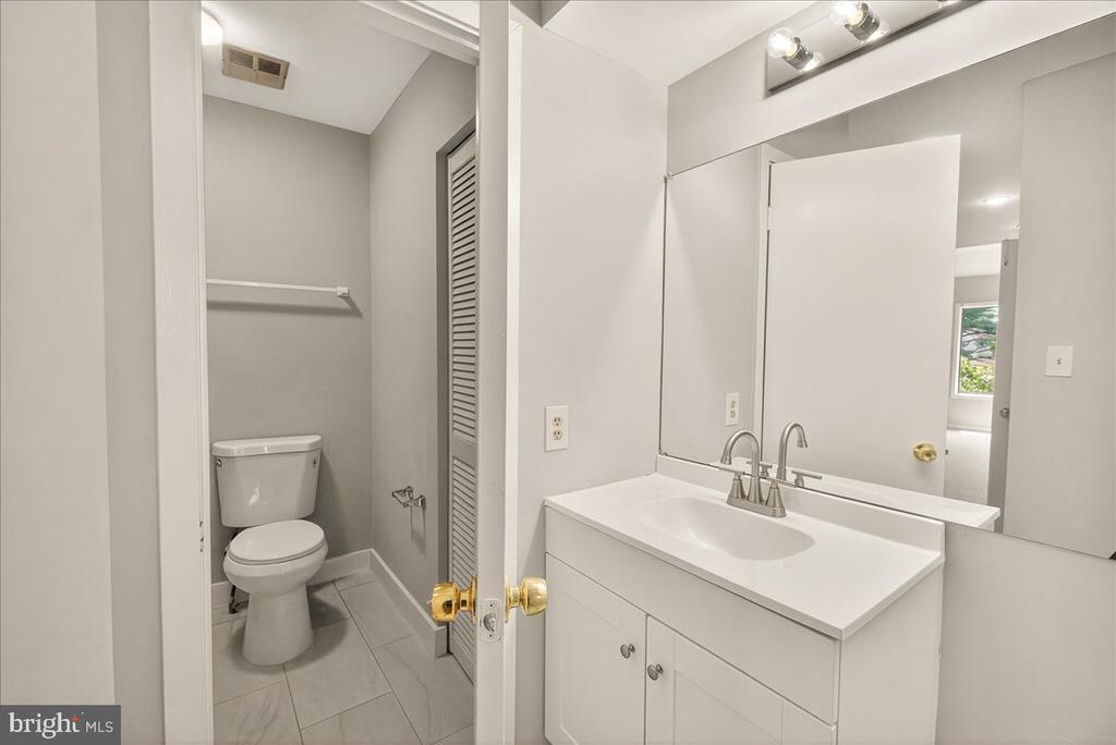9865 LAKE SHORE DRIVE