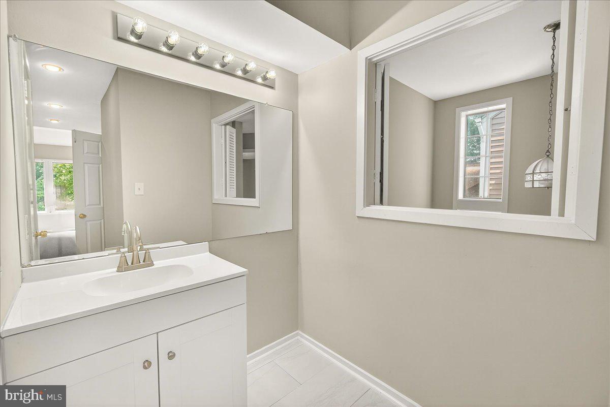 9865 LAKE SHORE DRIVE