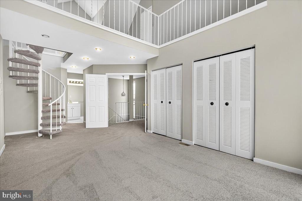 9865 LAKE SHORE DRIVE