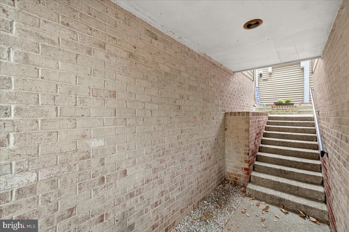 9865 LAKE SHORE DRIVE