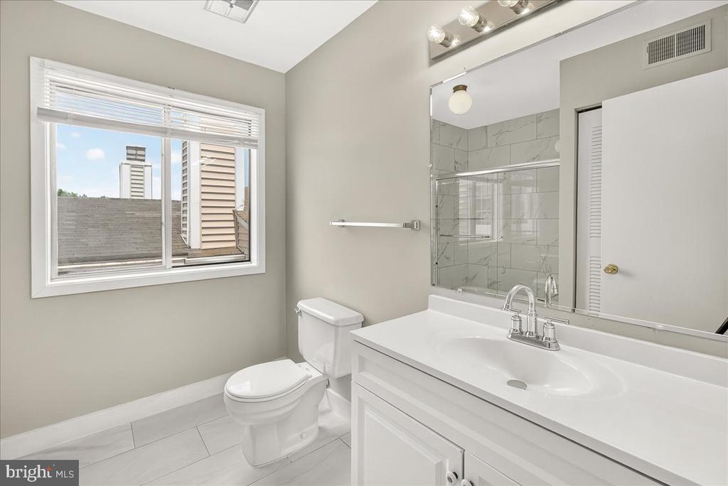 9865 LAKE SHORE DRIVE