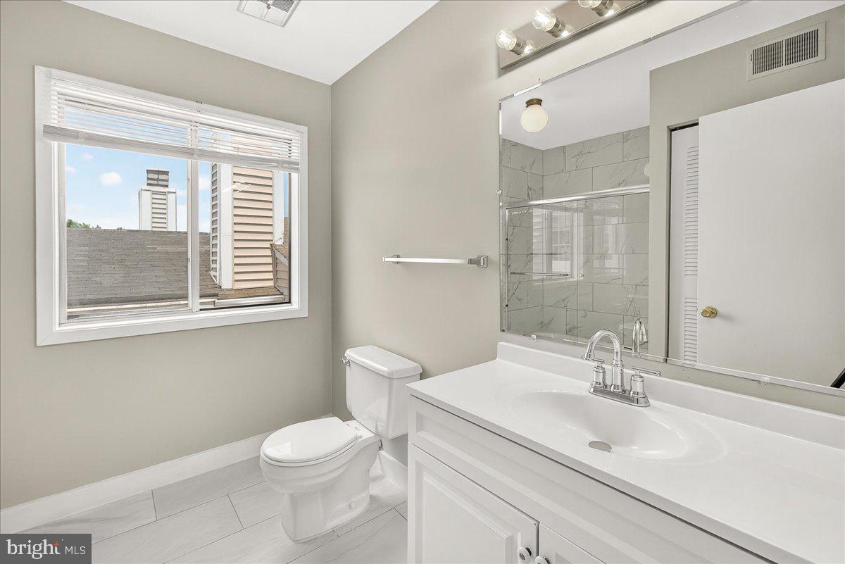 9865 LAKE SHORE DRIVE