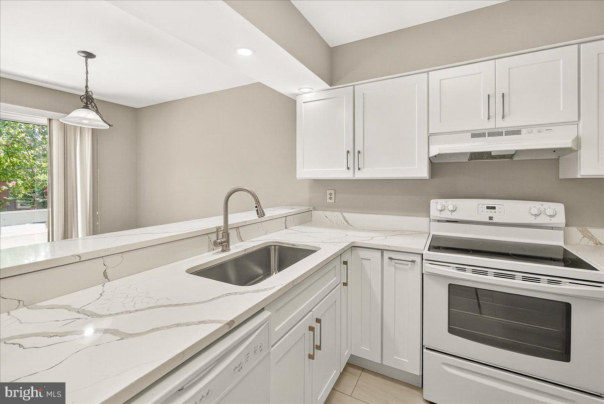 9865 LAKE SHORE DRIVE