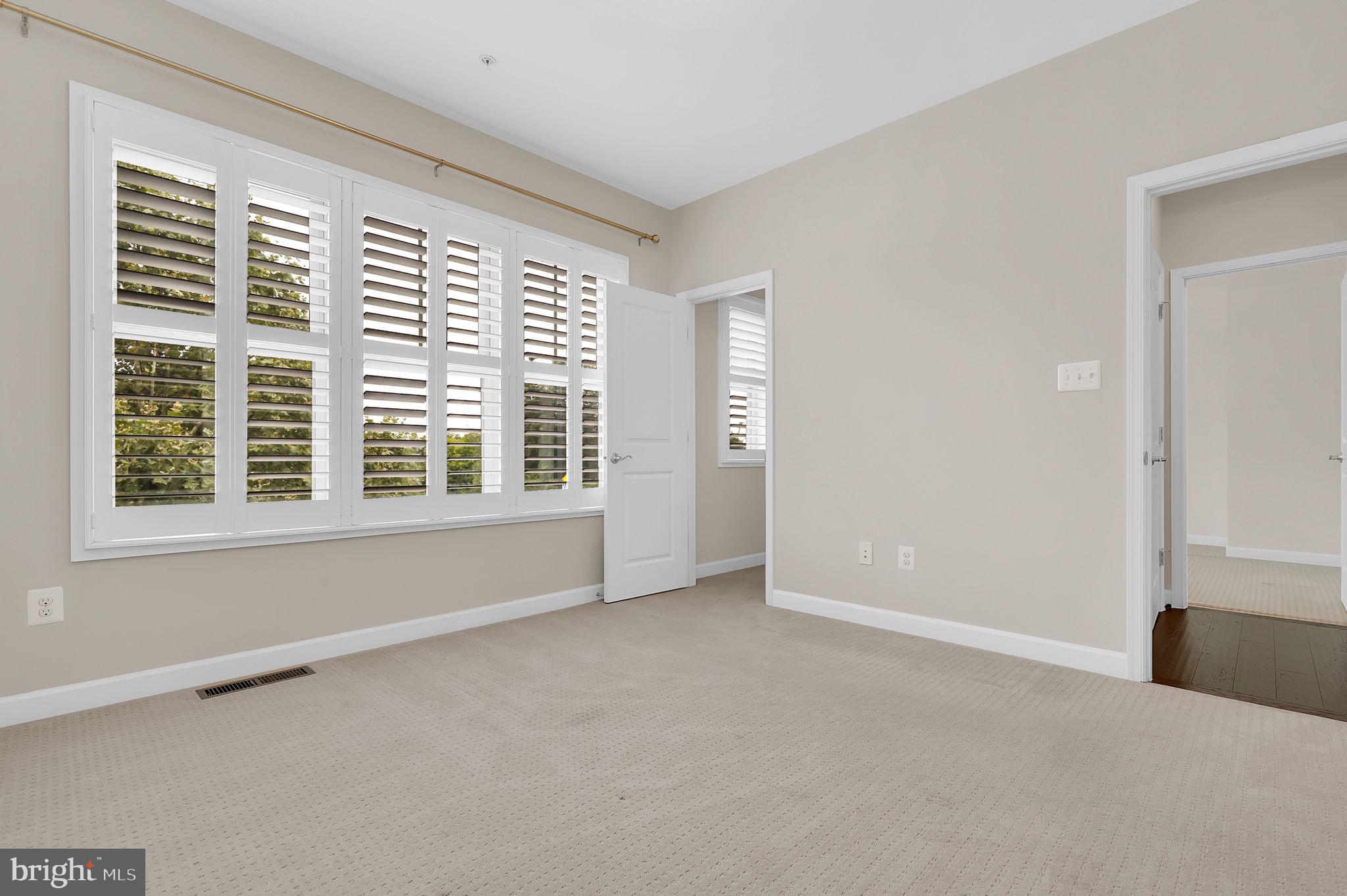 22829 BROADWAY AVENUE