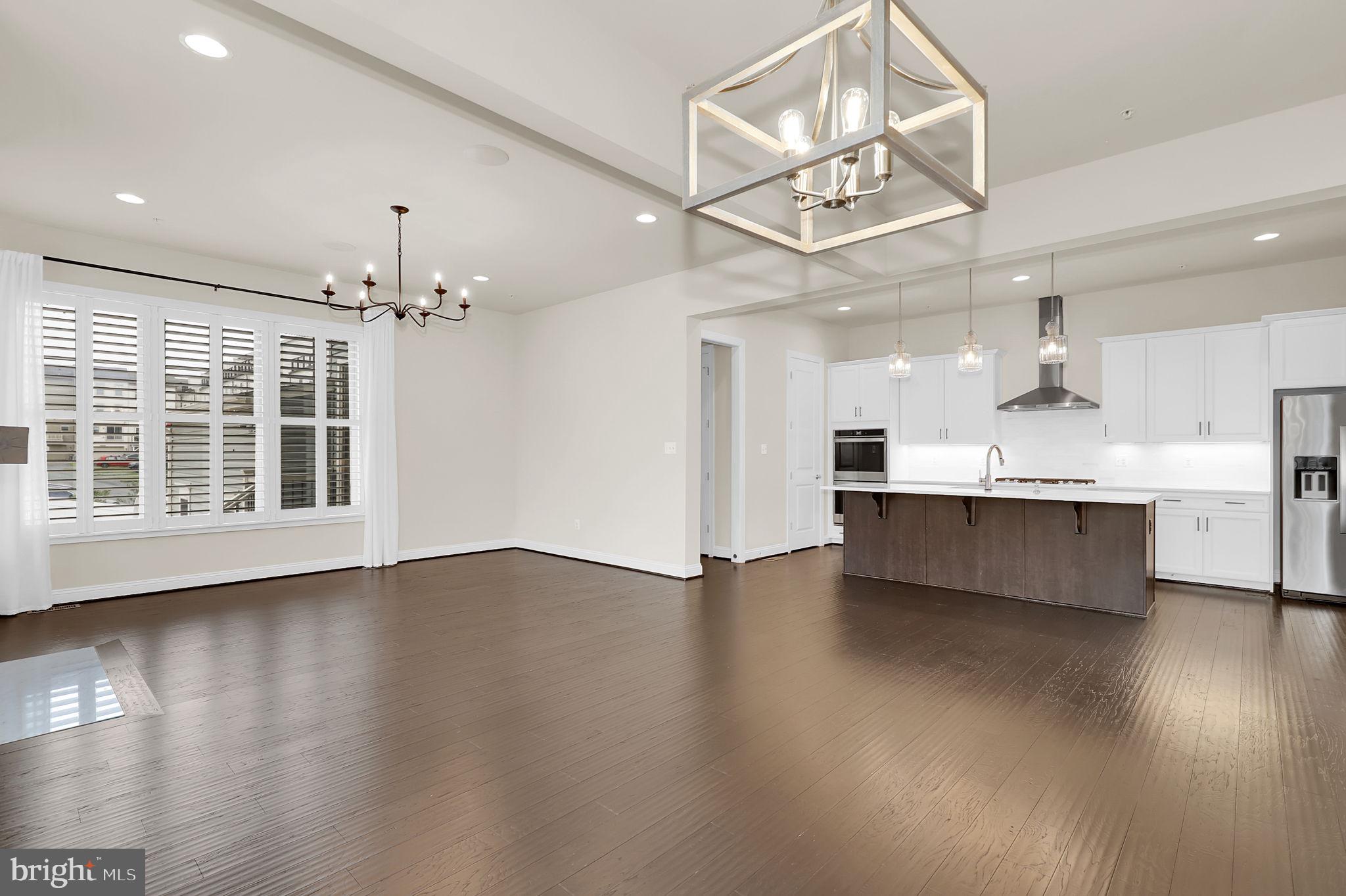 22829 BROADWAY AVENUE