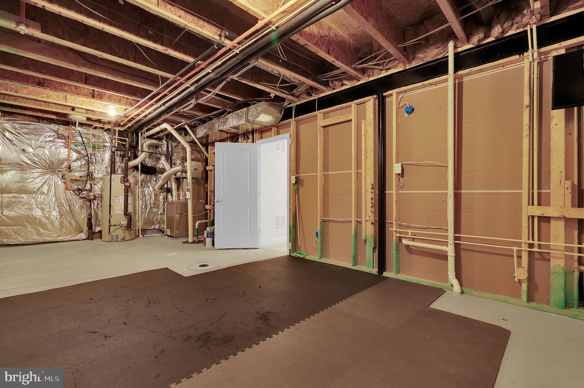 22829 BROADWAY AVENUE