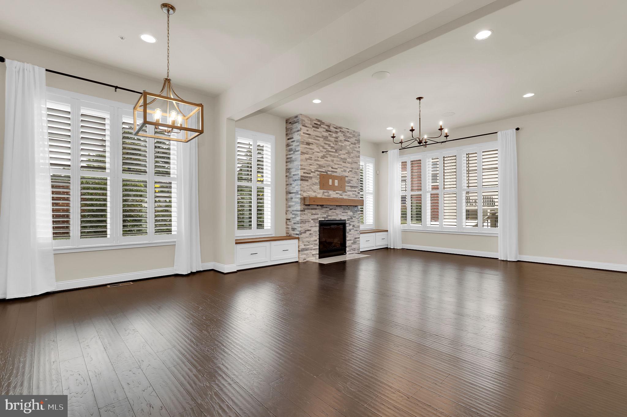 22829 BROADWAY AVENUE