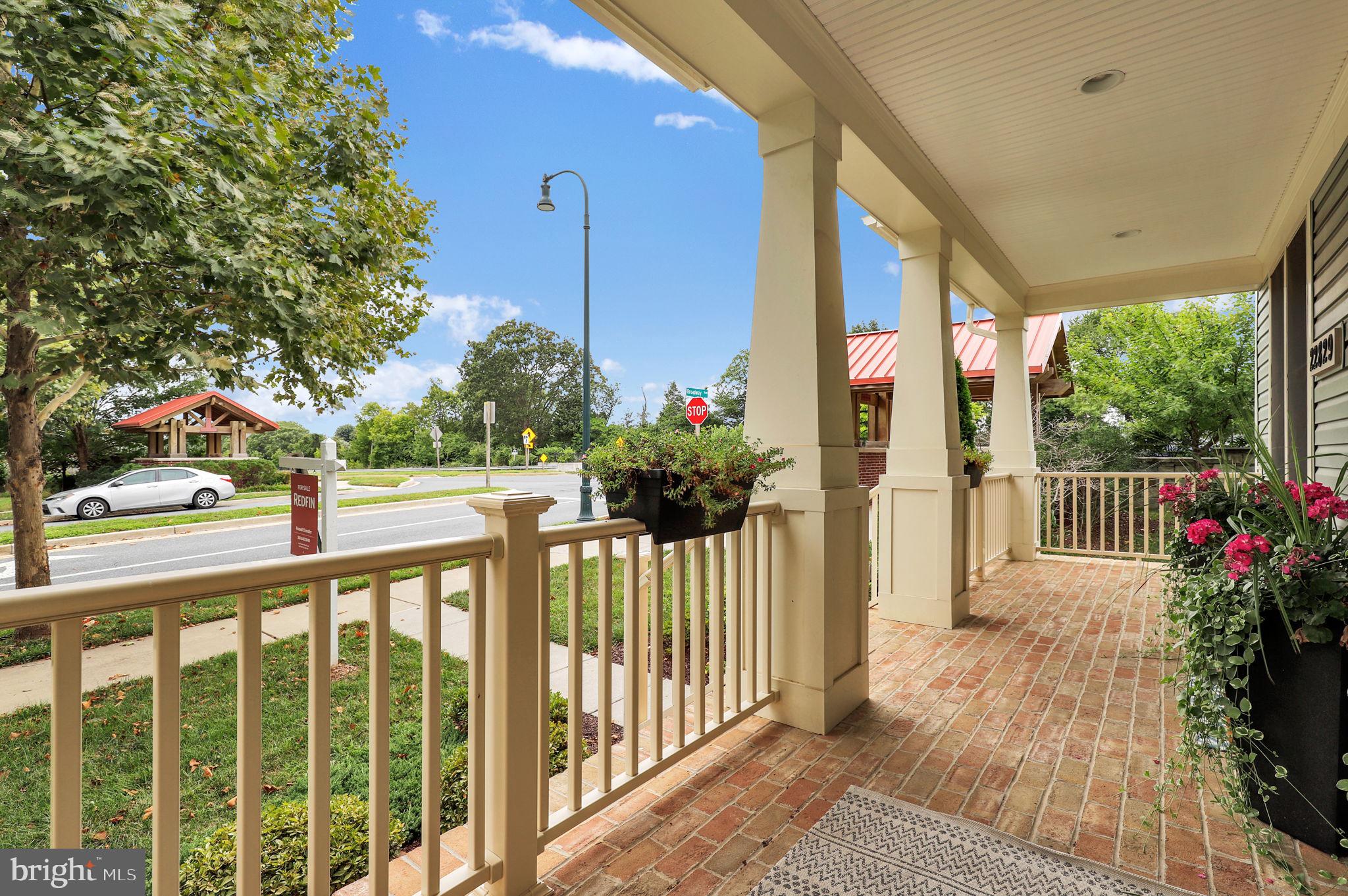 22829 BROADWAY AVENUE