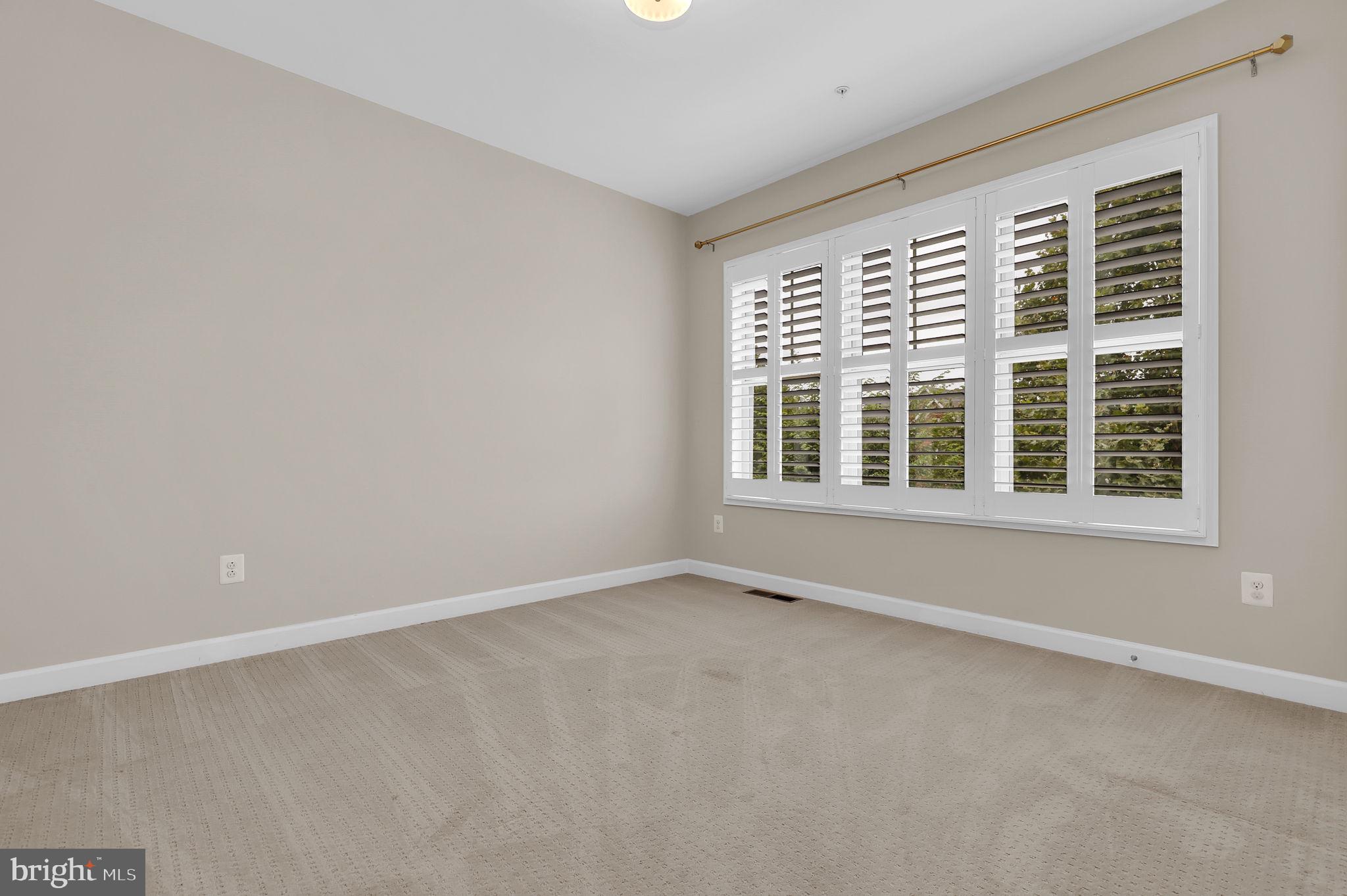 22829 BROADWAY AVENUE